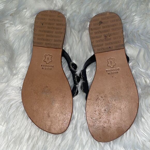 Mystique Boutique Handmade Black patent and Rhinestone Beaded Flip Flop Sandals - Picture 2 of 4